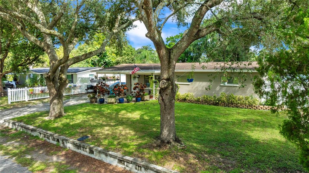 1104 E LAMBRIGHT ST, TAMPA, FL — photo 3 of 30