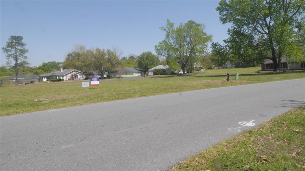This is a map showing a highlighted parcel of land within a residential neighborhood — 0 NW 106TH PLACE, ALACHUA, FL