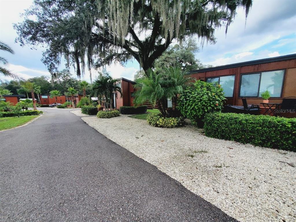 11008 N US HIGHWAY 301, THONOTOSASSA, FL — photo 2 of 24
