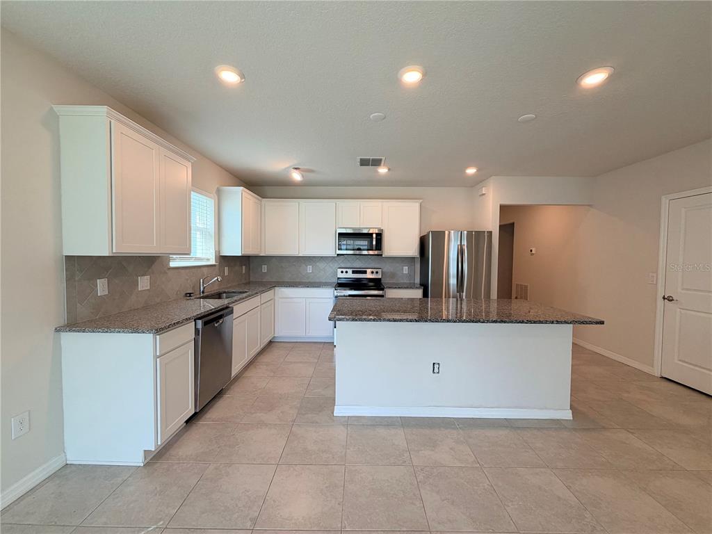 9643 SUMMERS CAY CIRCLE, THONOTOSASSA, FL — photo 5 of 16