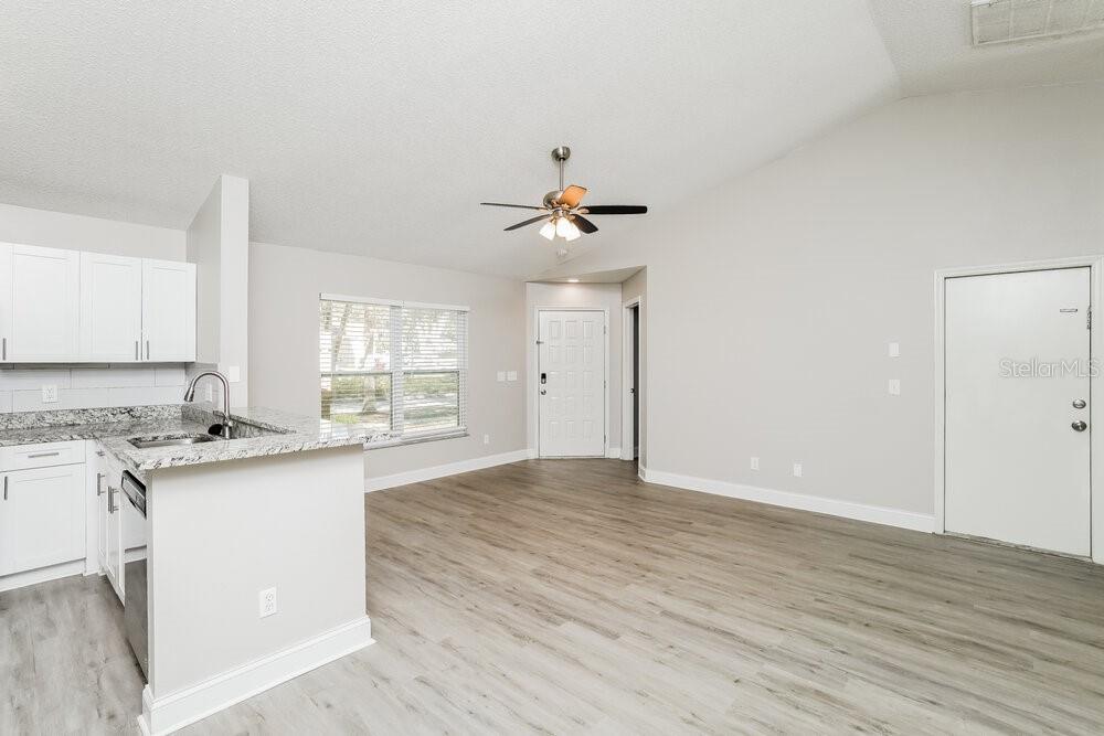 602 CAPE COD CIRCLE, VALRICO, FL — photo 3 of 16