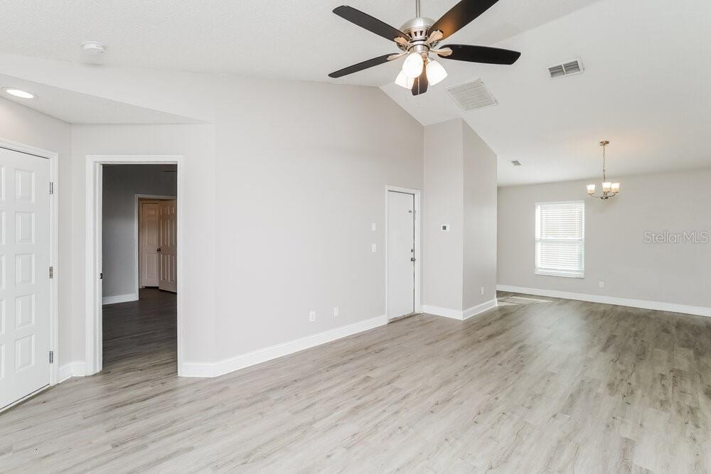 602 CAPE COD CIRCLE, VALRICO, FL — photo 4 of 16