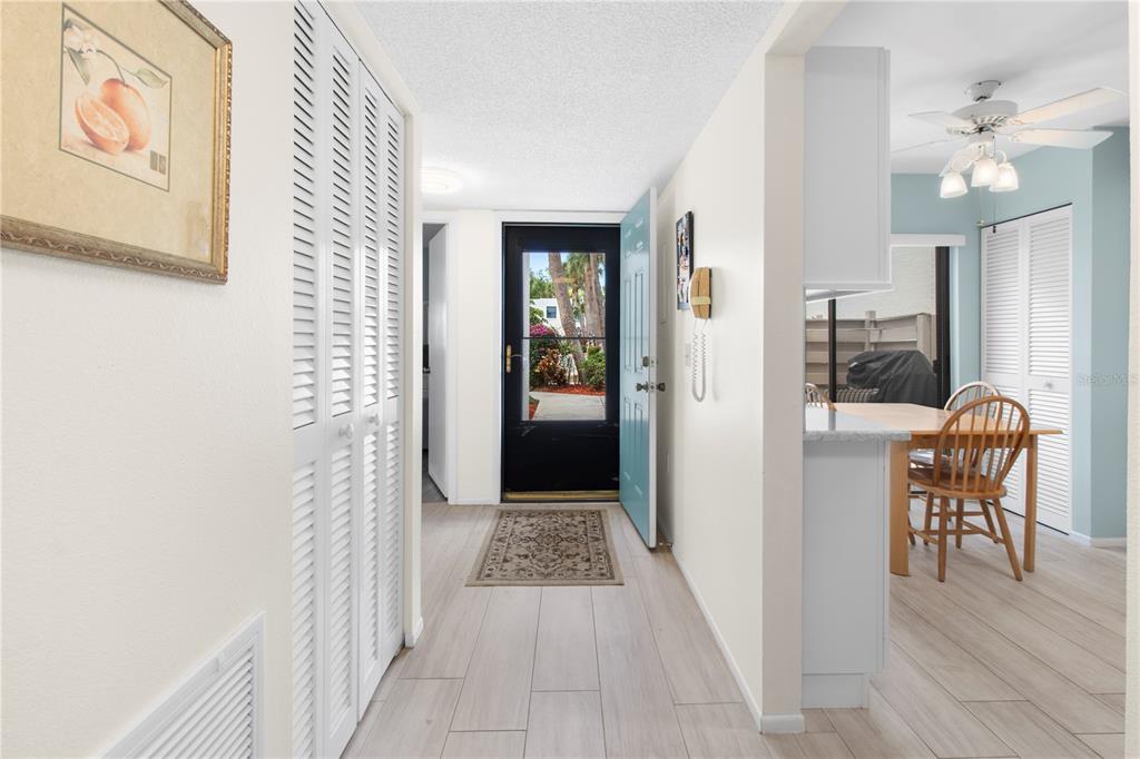 220 LAKEWOOD DRIVE UNIT 220, BRADENTON, FL — photo 5 of 30