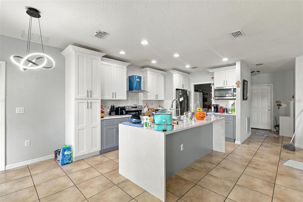 4704 DOYLE DRIVE, KISSIMMEE, FL — photo 3 of 30