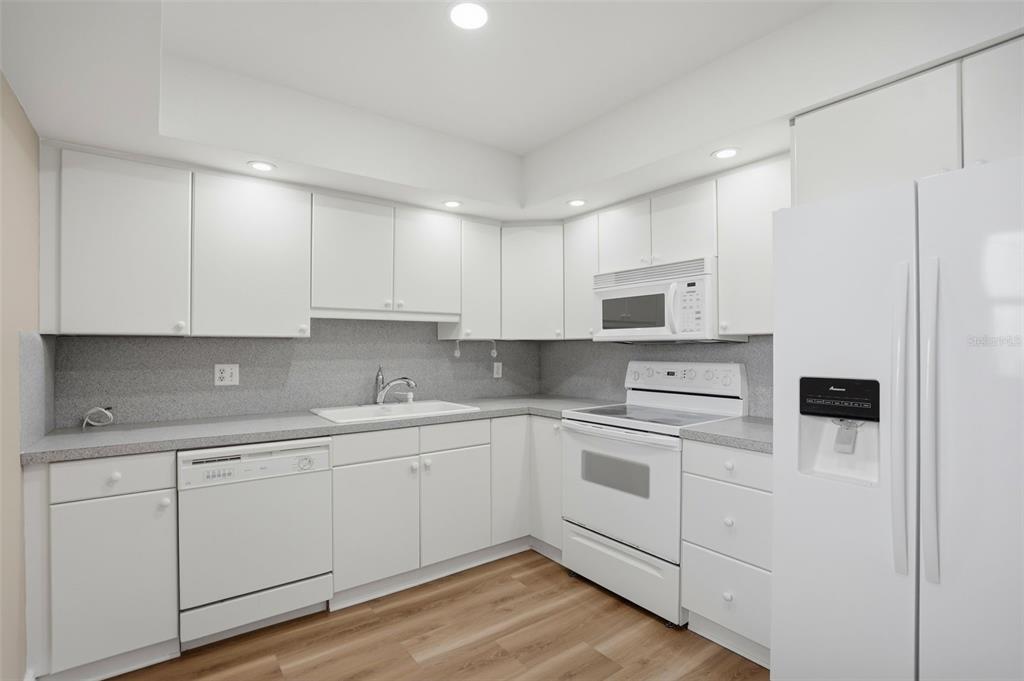 5108 BRITTANY DRIVE S UNIT 1006, ST PETERSBURG, FL — photo 5 of 22