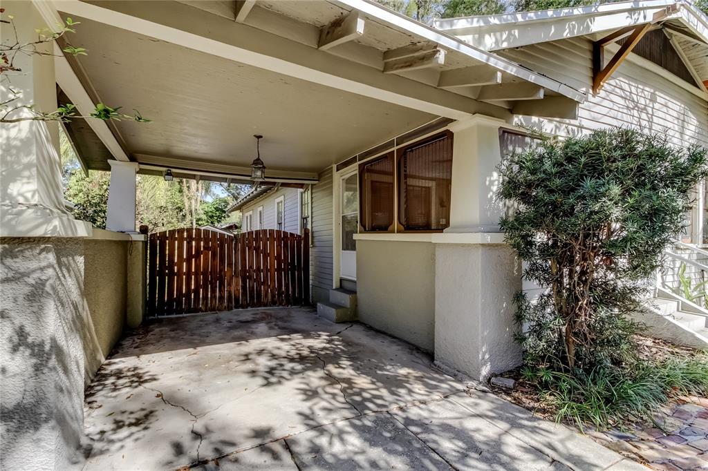 1004 E CRENSHAW STREET, TAMPA, FL — photo 2 of 30