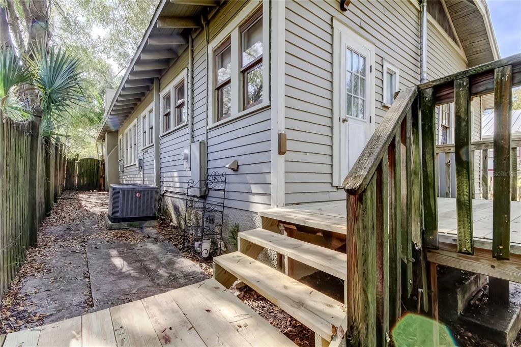 1004 E CRENSHAW STREET, TAMPA, FL — photo 3 of 30