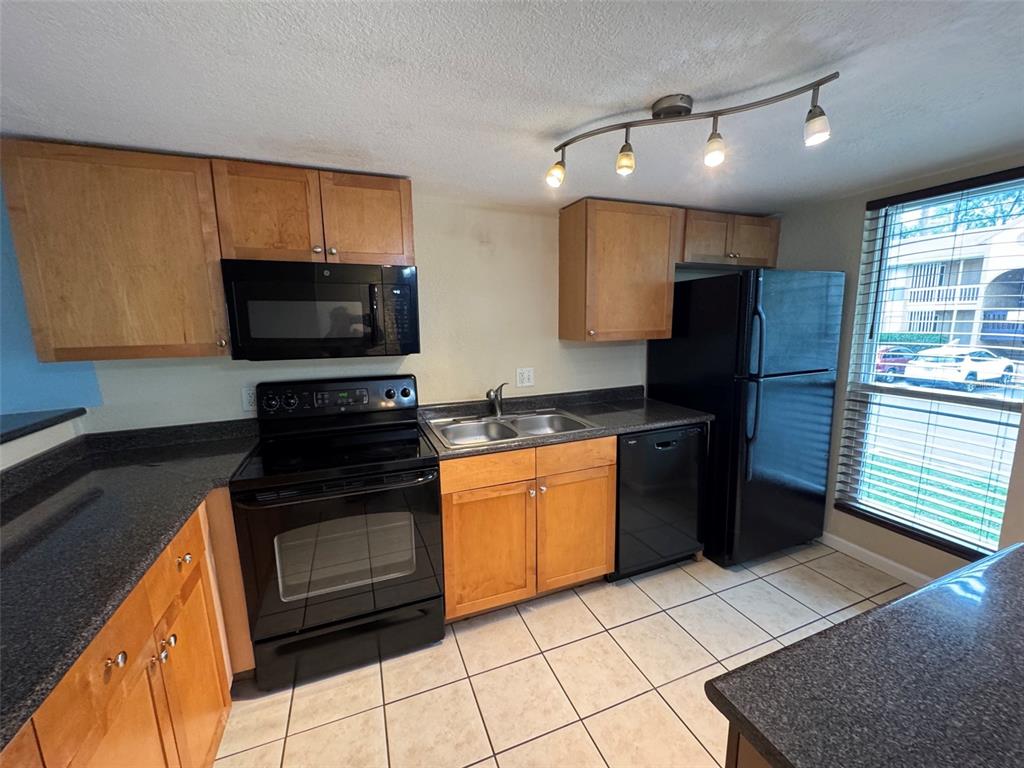 1810 NW 23RD BOULEVARD UNIT 141, GAINESVILLE, FL — photo 2 of 30
