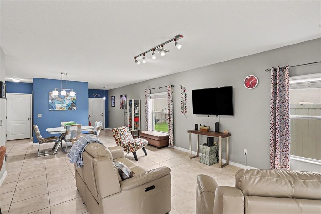 4956 REFLECTING POND CIRCLE, WIMAUMA, FL — photo 4 of 30