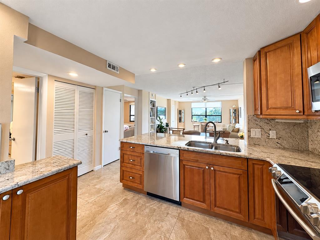 2620 COVE CAY DRIVE UNIT 306, CLEARWATER, FL — photo 5 of 30