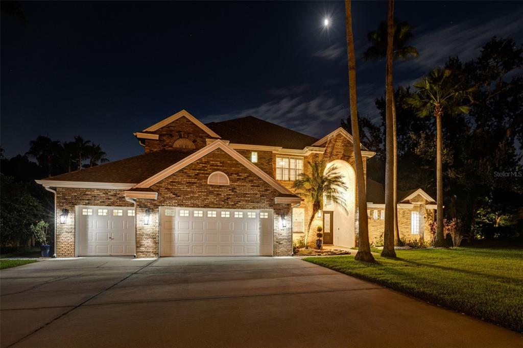 8 COPPERWOOD COURT