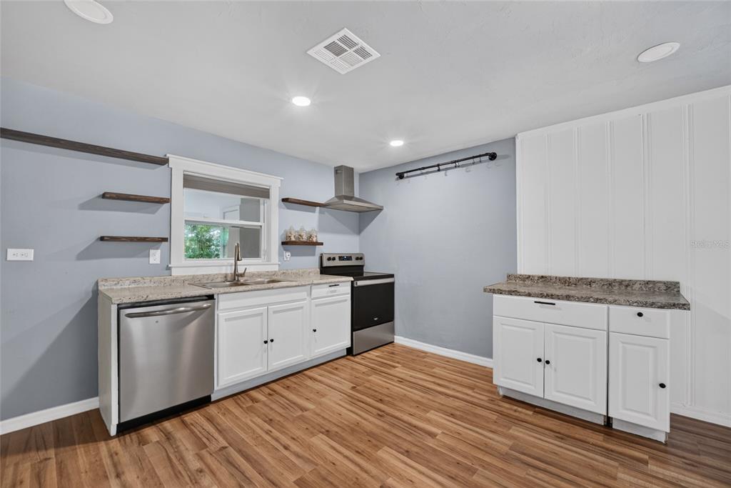520 SE 5TH STREET, WILLISTON, FL — photo 5 of 16
