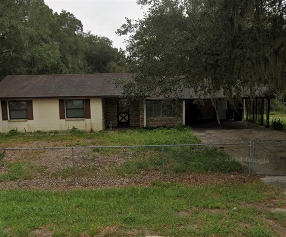 The exterior of a single-story house features light-colored siding and a covered screened-in porch — 330 MARCUM ROAD, LAKELAND, FL