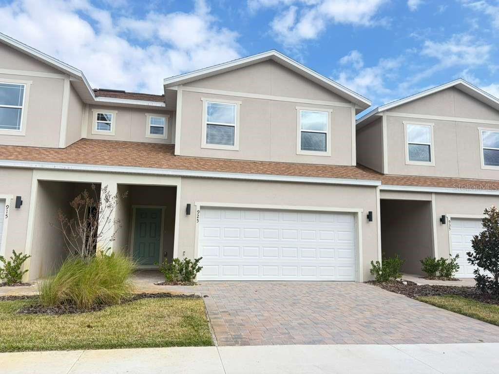 925 LAKEFRONT VILLAGE DRIVE