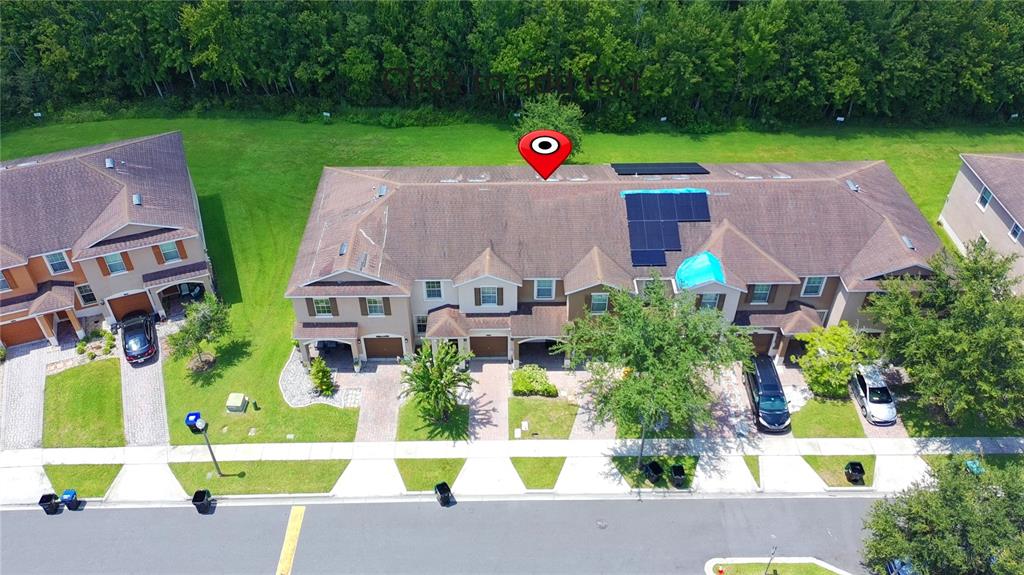 An aerial view shows a multi-unit townhouse complex with a red location pin above — 11155 SAVANNAH LANDING CIRCLE, ORLANDO, FL