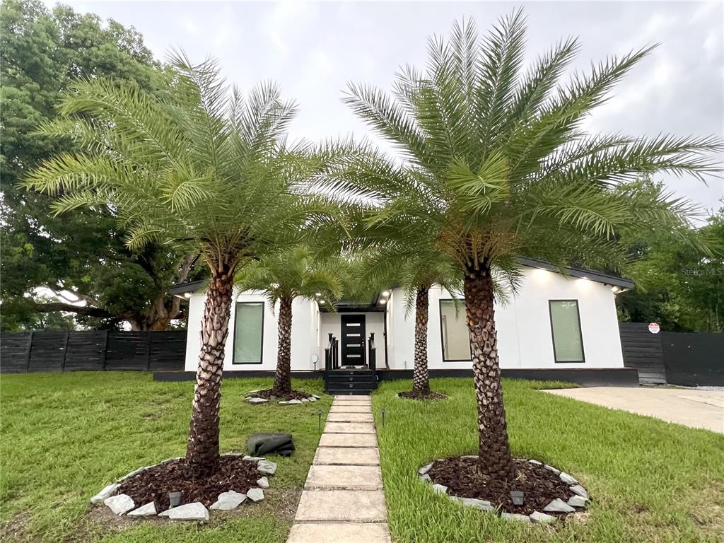 1131 W PAGE DRIVE
