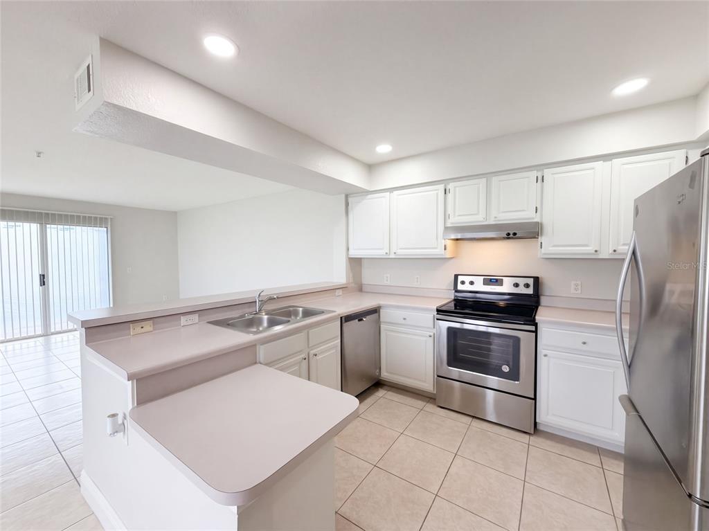 13838 FAIRWAY ISLAND DRIVE UNIT 1411, ORLANDO, FL — photo 3 of 33