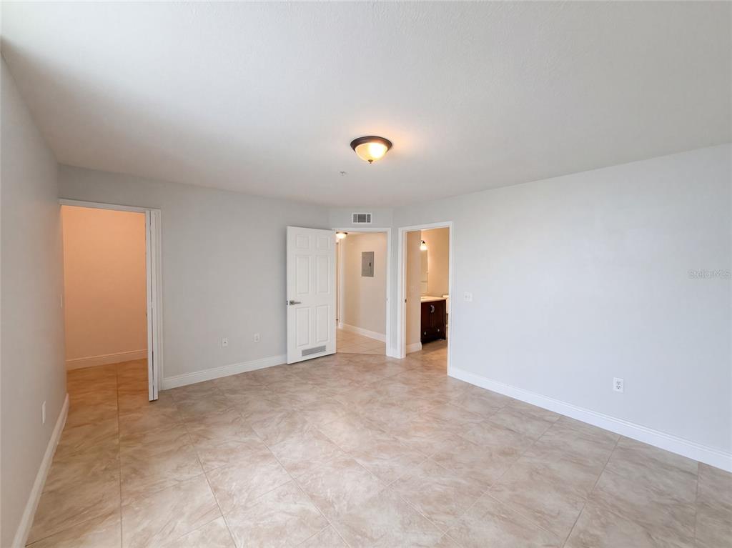 13838 FAIRWAY ISLAND DRIVE UNIT 1411, ORLANDO, FL — photo 4 of 33