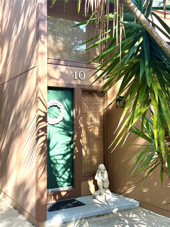 10 OAKMONT COURT UNIT 10