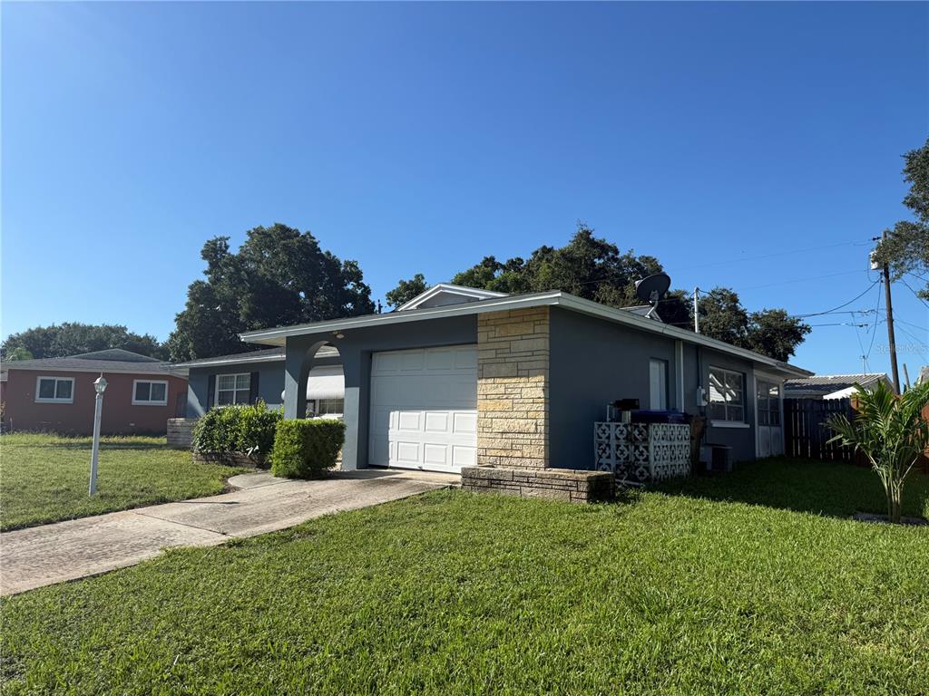 568 HILLCREST DRIVE, LARGO, FL — photo 2 of 23