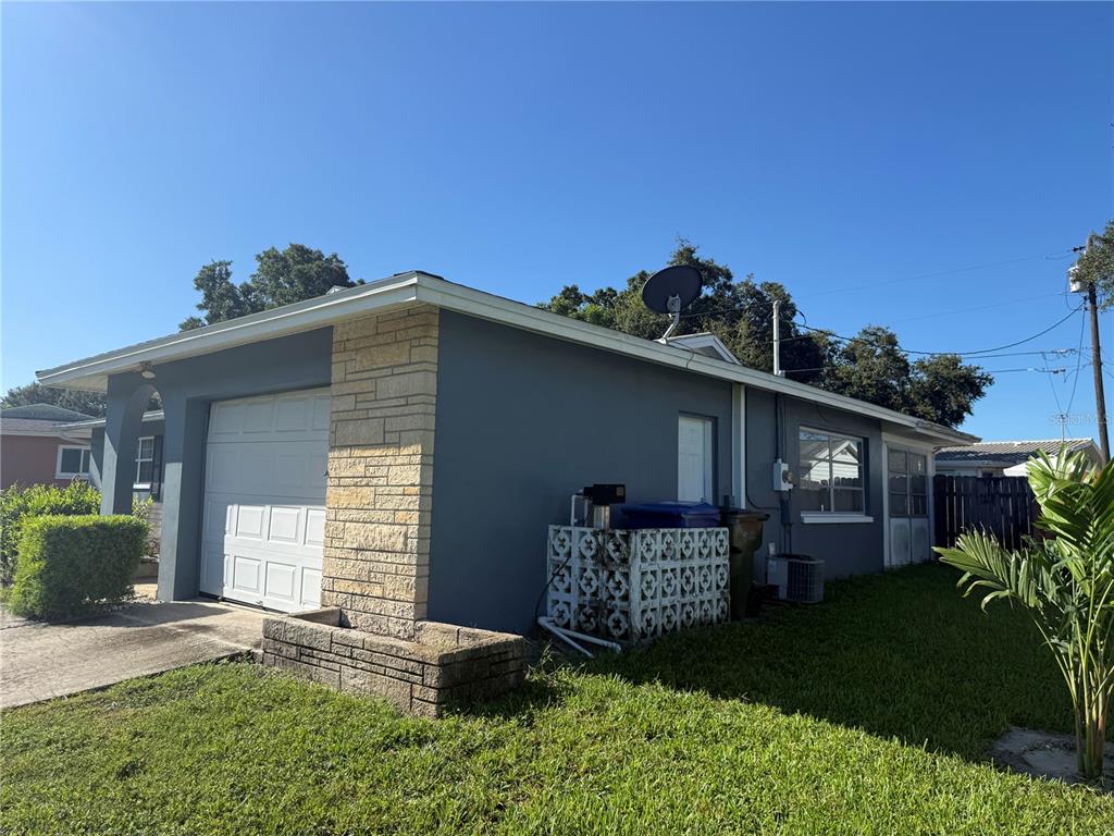 568 HILLCREST DRIVE, LARGO, FL — photo 5 of 23