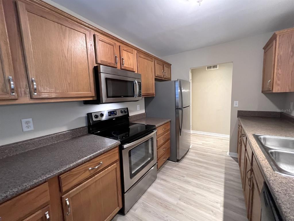1877 TOUCAN WAY UNIT 402, SARASOTA, FL — photo 3 of 15