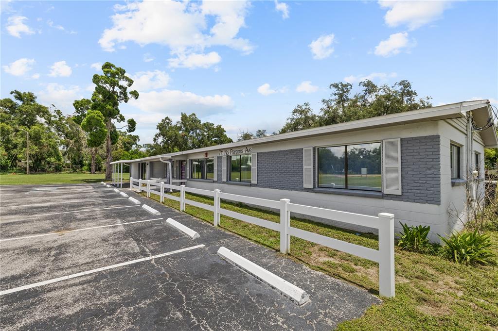 711 N PARSONS AVENUE, BRANDON, FL — photo 3 of 30