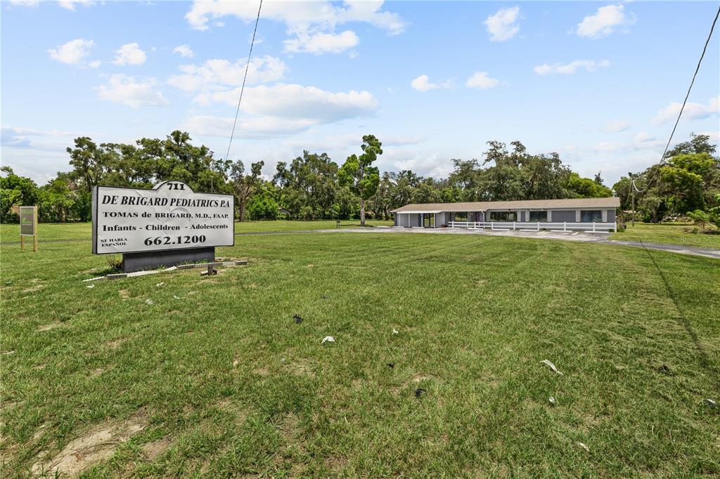 711 N PARSONS AVENUE, BRANDON, FL — photo 4 of 30