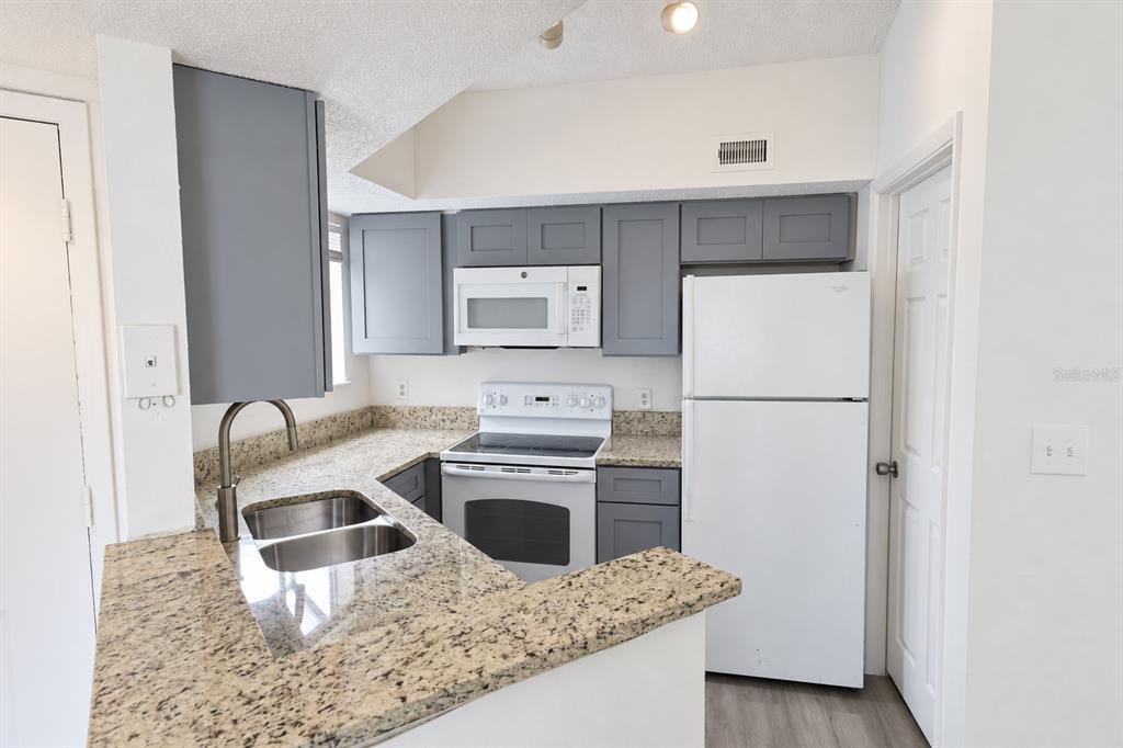 1956 LAKE ATRIUMS CIRCLE UNIT 144, ORLANDO, FL — photo 4 of 12