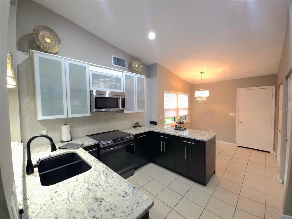 5699 WESTWIND LN, SARASOTA, FL — photo 4 of 30