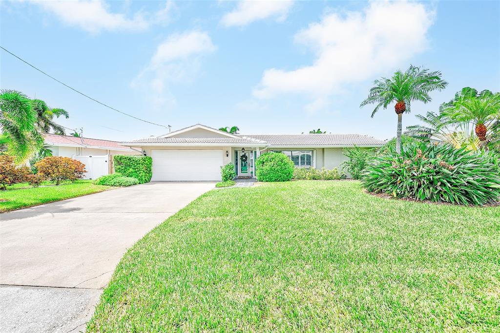 513 HARBOR DRIVE N, INDIAN ROCKS BEACH, FL — photo 3 of 30