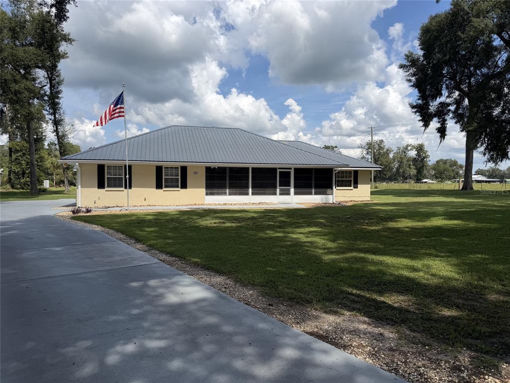 300 SW BRIGHTON COURT