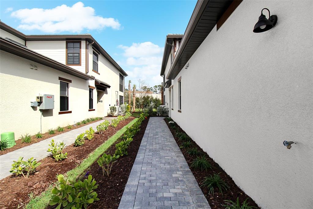 5703 N HONORE AVENUE UNIT 511, SARASOTA, FL — photo 2 of 30