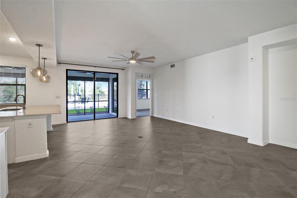 5703 N HONORE AVENUE UNIT 511, SARASOTA, FL — photo 4 of 30