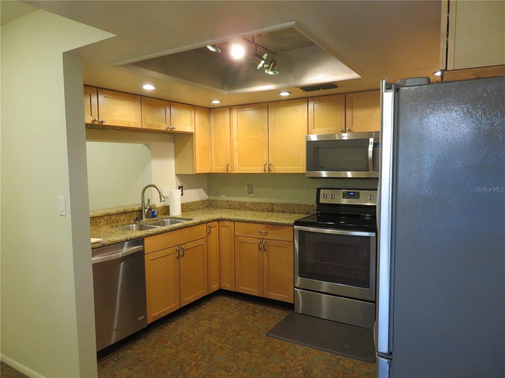 2661 SABAL SPRINGS CIRCLE UNIT 205, CLEARWATER, FL — photo 4 of 30