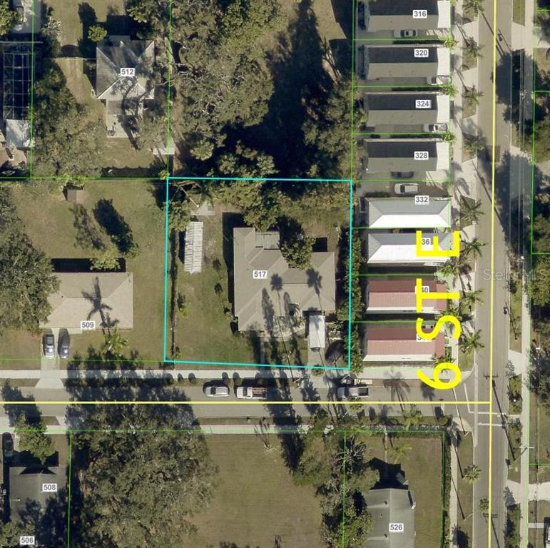 This is an aerial map view showing a residential property lot outlined in blue — 517 4TH AVENUE E, BRADENTON, FL