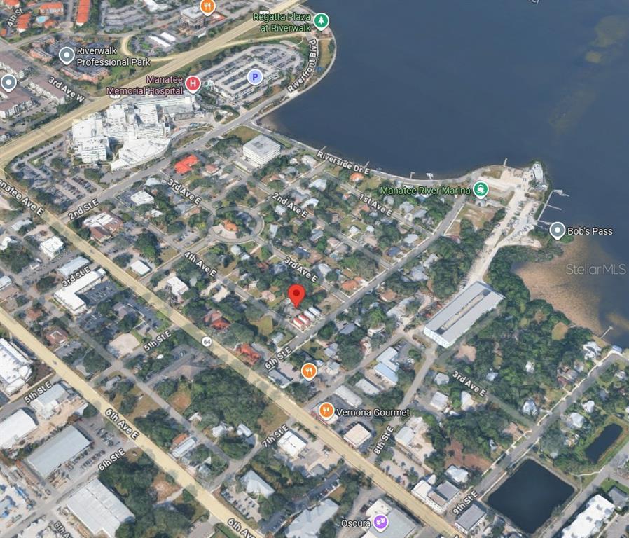 This is an aerial map view showing a residential property location in a city neighborhood — 517 4TH AVENUE E, BRADENTON, FL