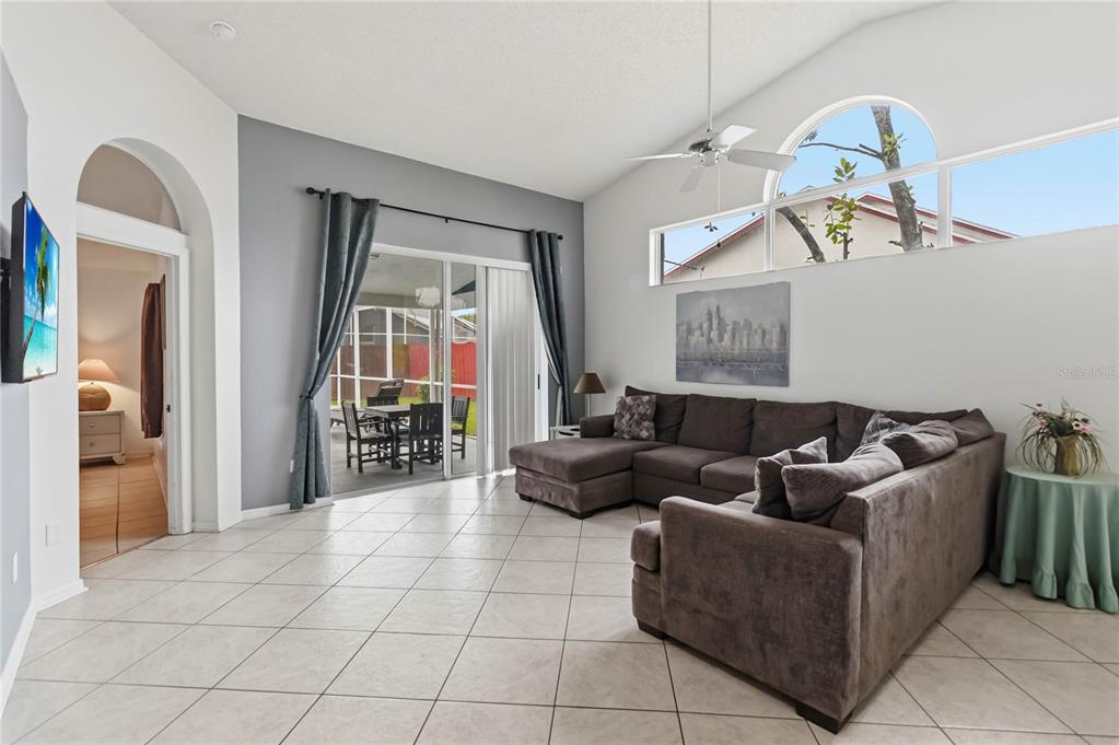 2911 DICKENS CIRCLE, KISSIMMEE, FL — photo 4 of 29