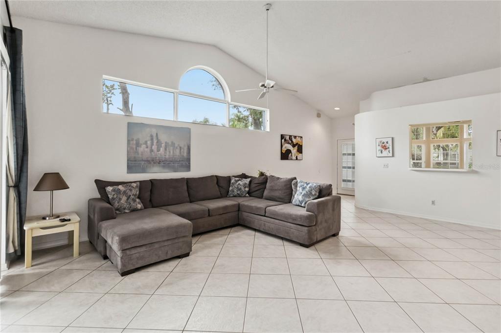 2911 DICKENS CIRCLE, KISSIMMEE, FL — photo 5 of 29