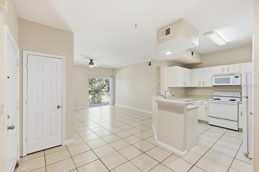 1985 ERVING CIRCLE UNIT 301, OCOEE, FL — photo 4 of 15