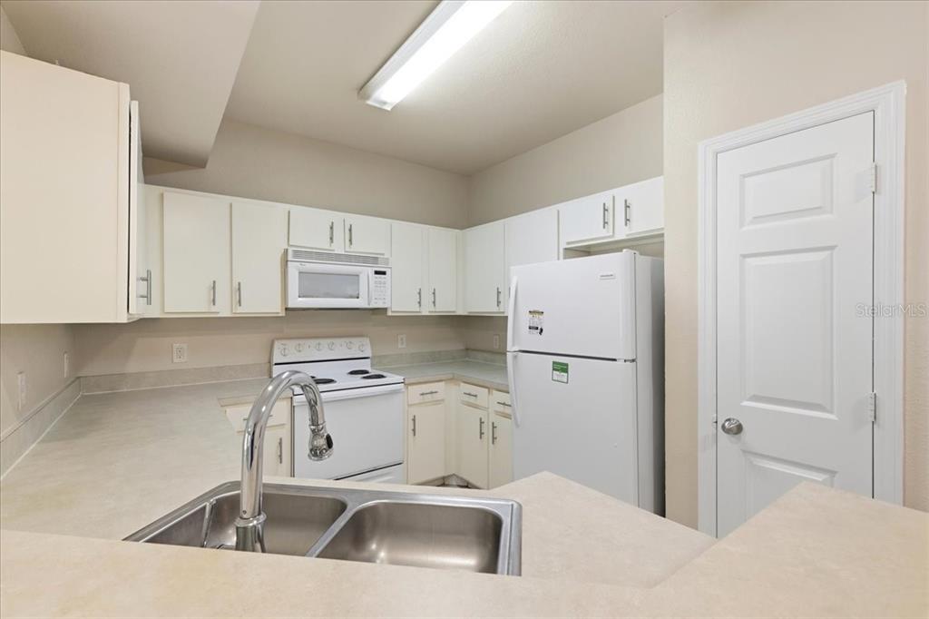 1985 ERVING CIRCLE UNIT 301, OCOEE, FL — photo 5 of 15