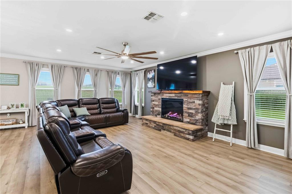 This is a floor plan showing the layout of a two-story residential home — 10007 DOLPHIN GULL CIRCLE, THONOTOSASSA, FL