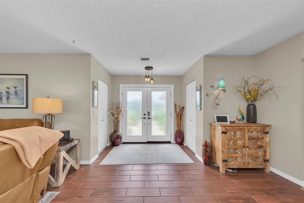 207 AMESBURY CIRCLE, SUN CITY CENTER, FL — photo 5 of 30