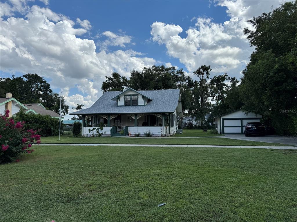 561 W MINNEOLA AVENUE
