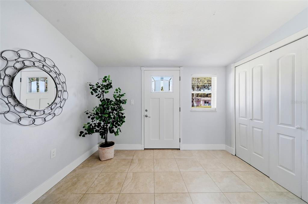 532 43RD AVENUE NE, ST PETERSBURG, FL — photo 3 of 41