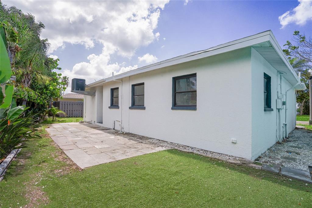 630 180TH AVENUE E, REDINGTON SHORES, FL — photo 2 of 22