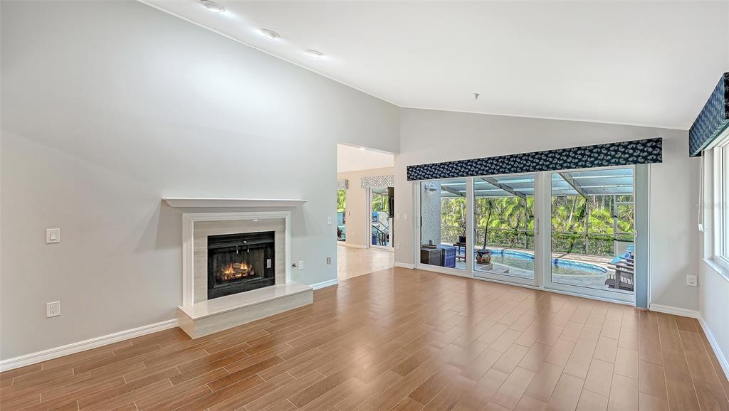 2245 HARBOURSIDE DRIVE UNIT 101, LONGBOAT KEY, FL — photo 4 of 63