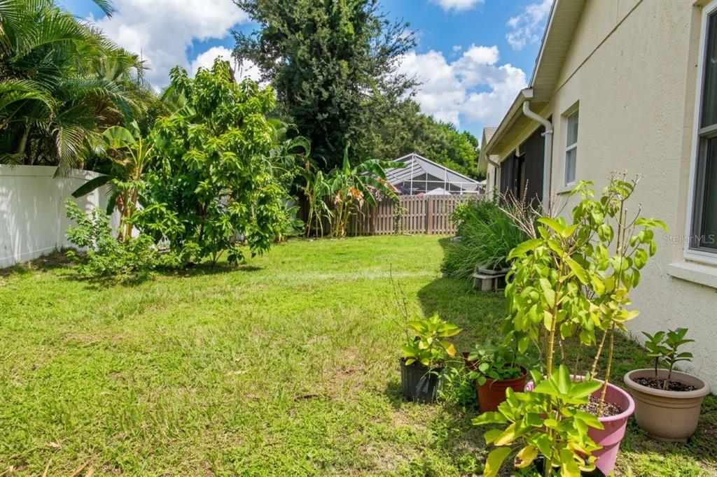 4219 2ND AVENUE E, BRADENTON, FL — photo 2 of 17