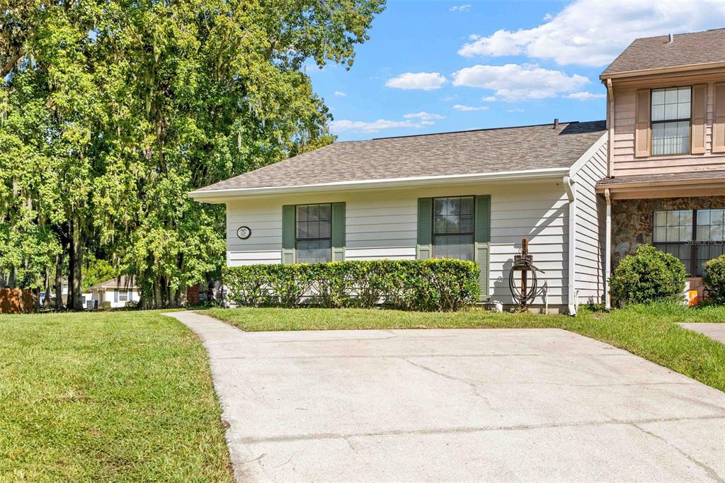 828 VILLAGE DRIVE, BROOKSVILLE, FL — photo 2 of 29
