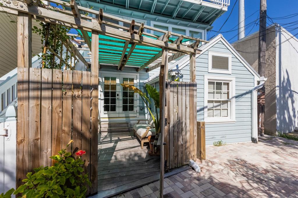 370 E RAILROAD AVENUE UNIT 1